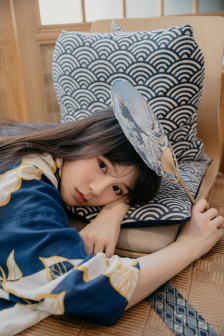 街拍大胸美女